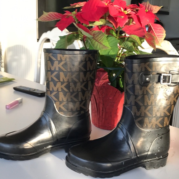 Michael Kors rain boots - Picture 2 of 3